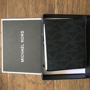 NIB Michael Kors Signature Slim Billfold